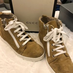 Boys Gucci shoes size 33